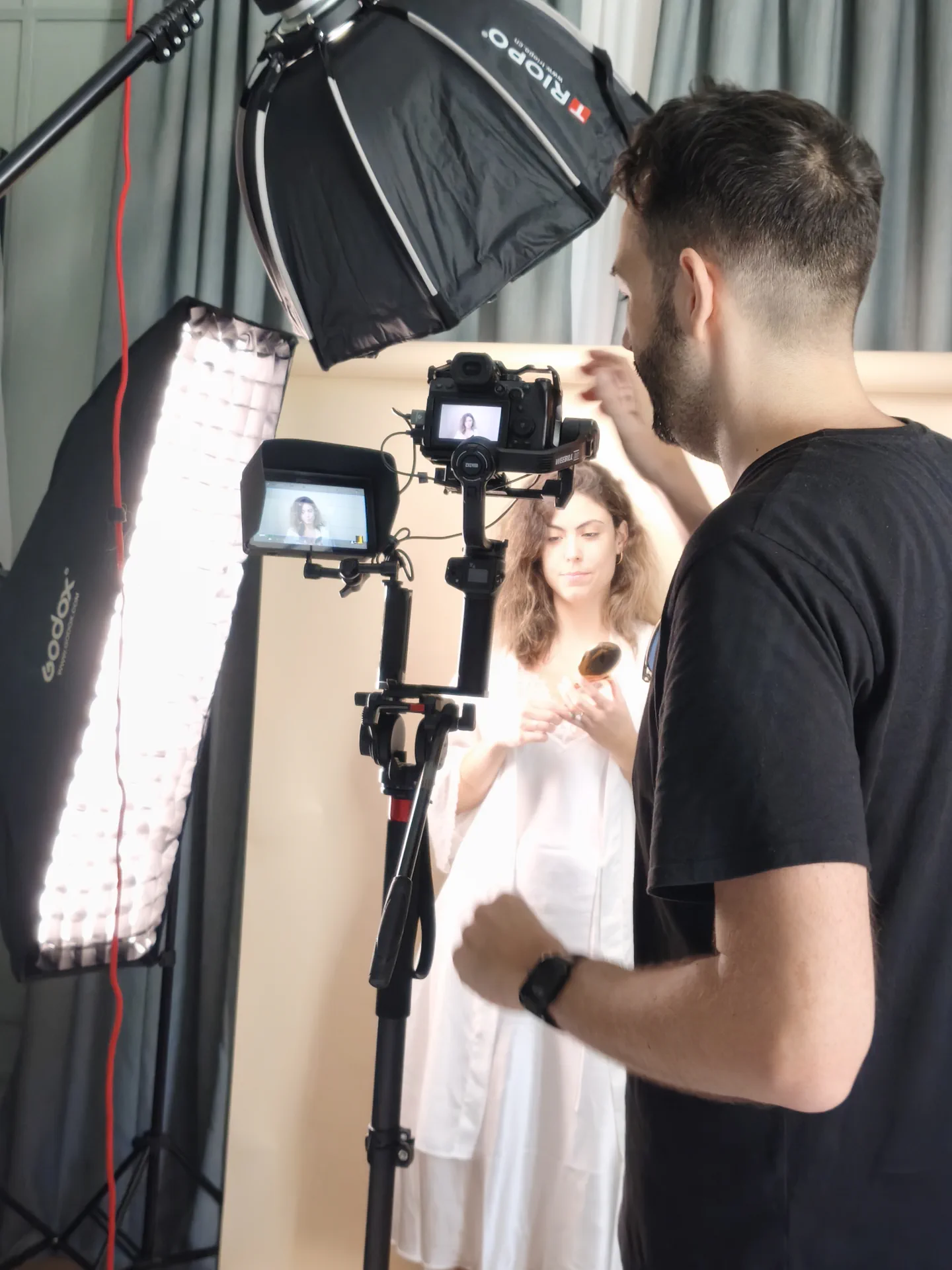 José Correia adjusts the camera in front of the model during the shoot
