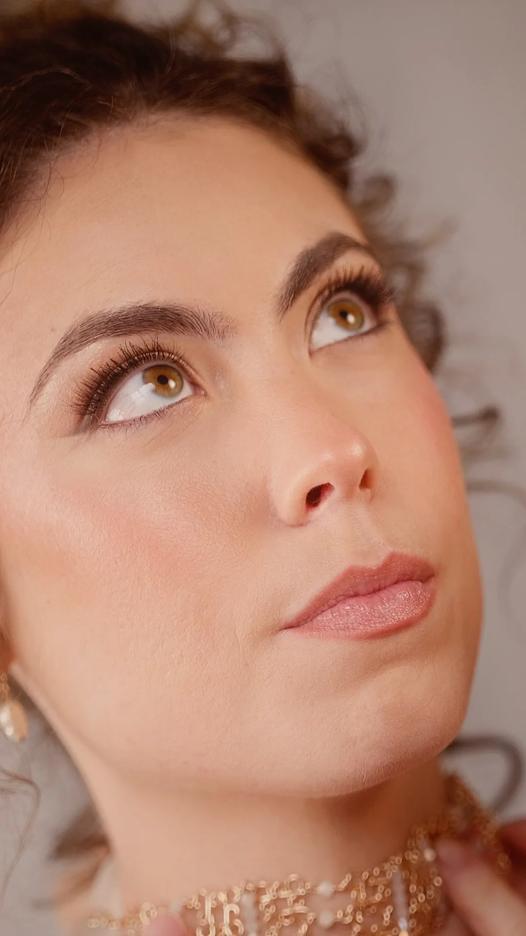 Close-up of a bride’s eyes with natural makeup