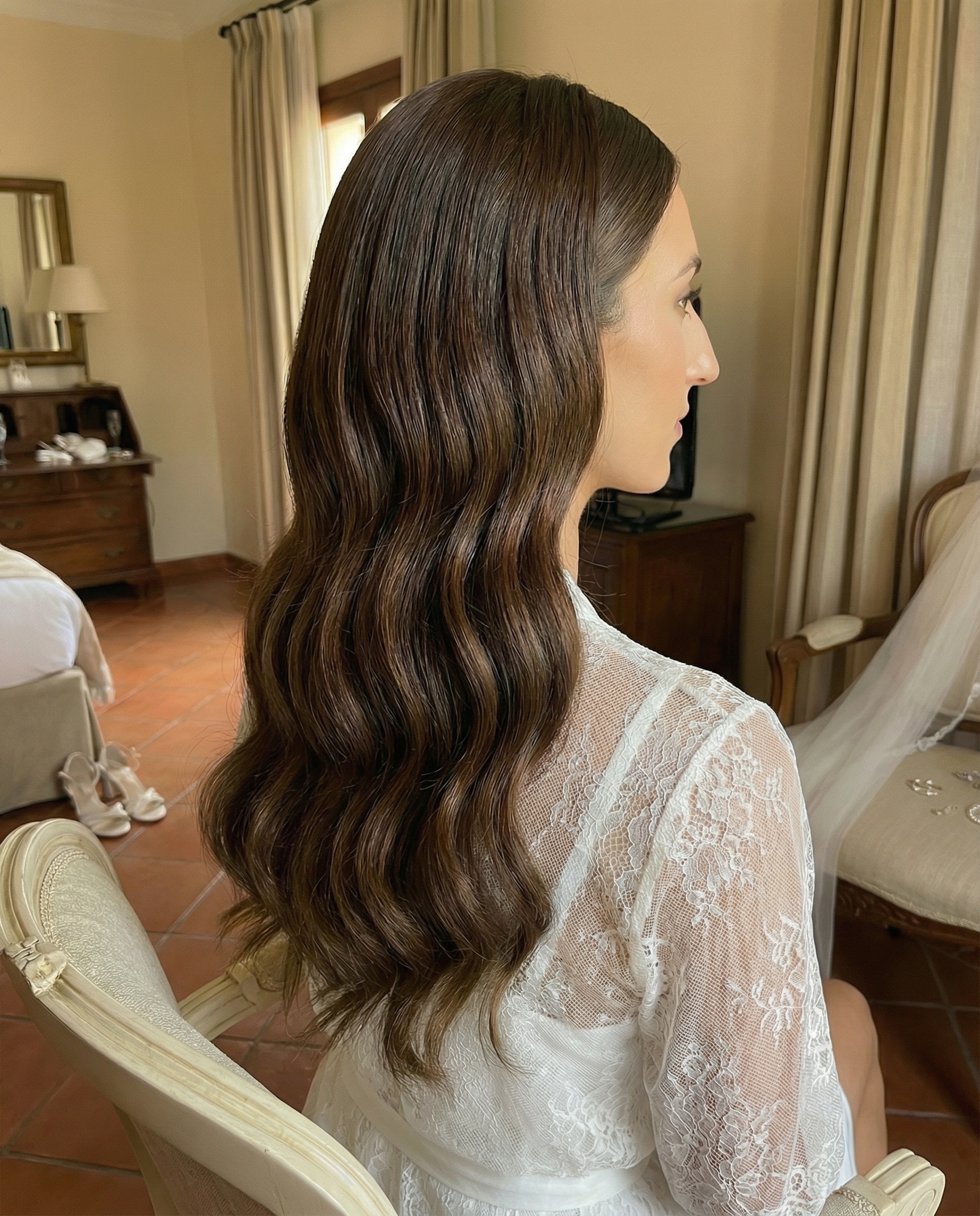 Ondas glam para novia en Málaga - Peluquería para bodas y estilismo nupcial profesional - Verónica López Wallis